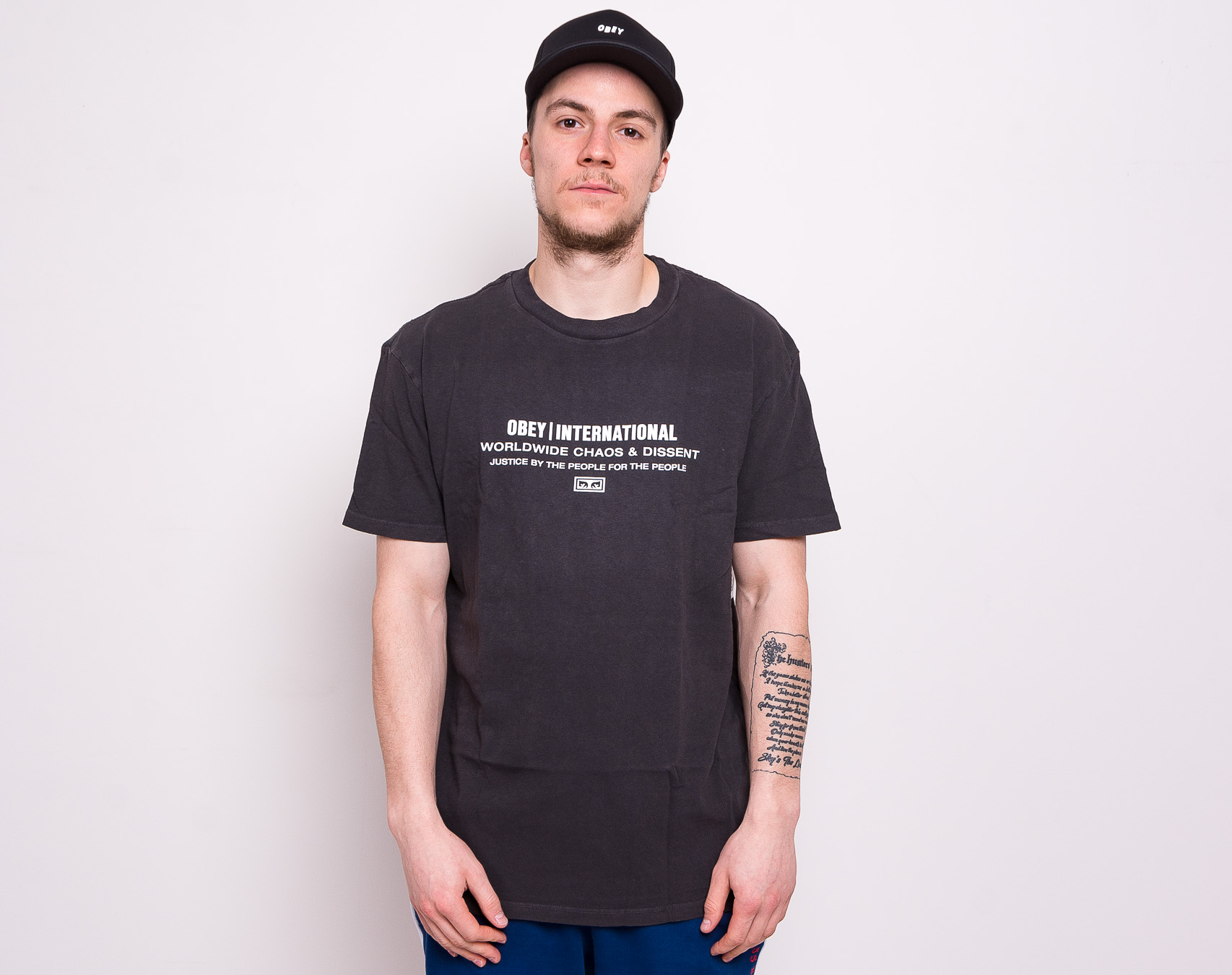 Triko OBEY Justice By The People Dusty Black 166721918-DBA