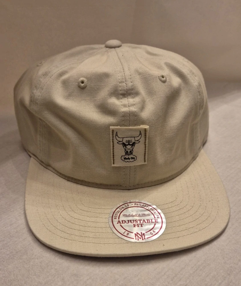 Kšiltovka Mitchell & Ness Cream Low Bulls Strapback