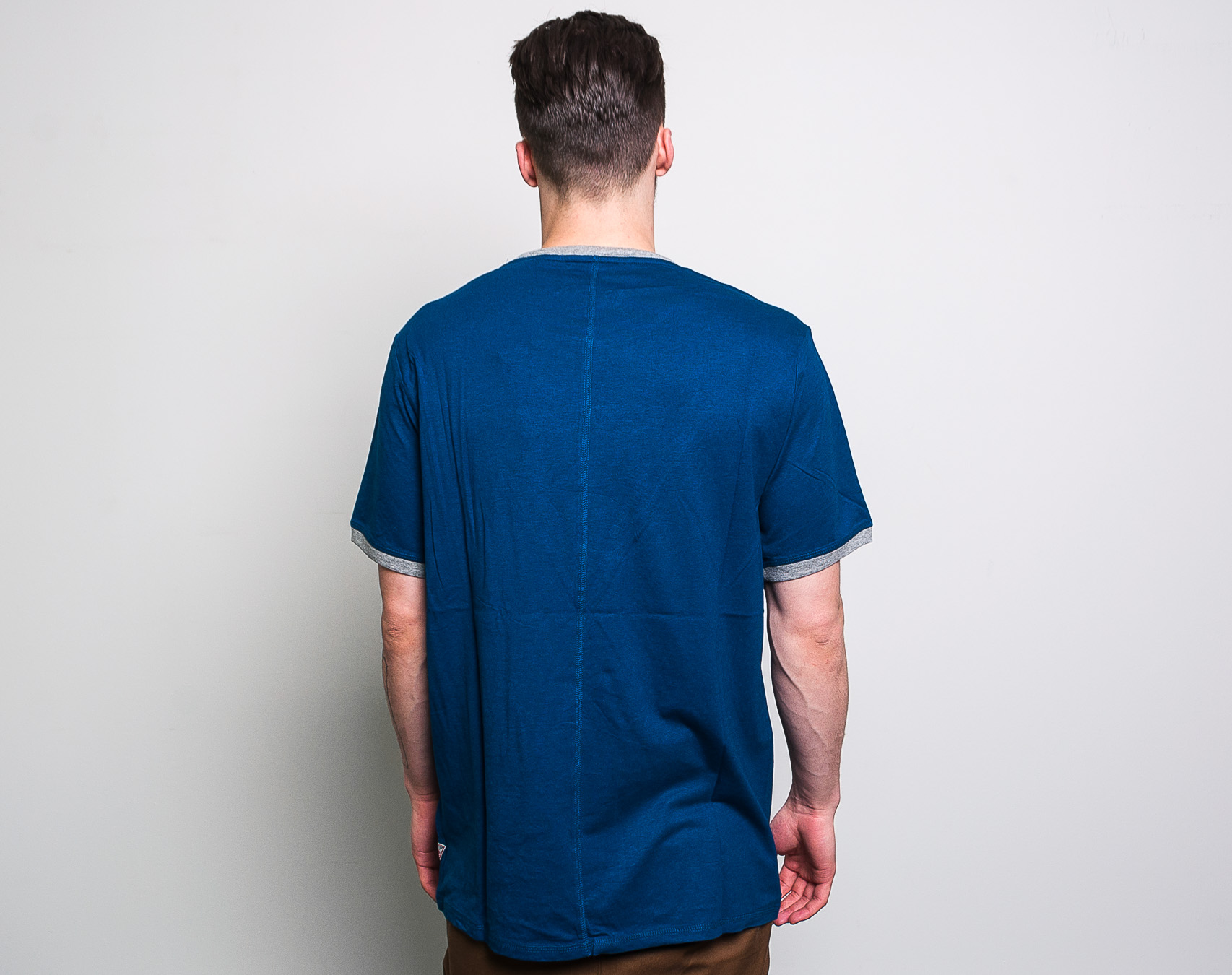 Triko Guess CN SS Triple Triangle Tee Manor Blue G7M9