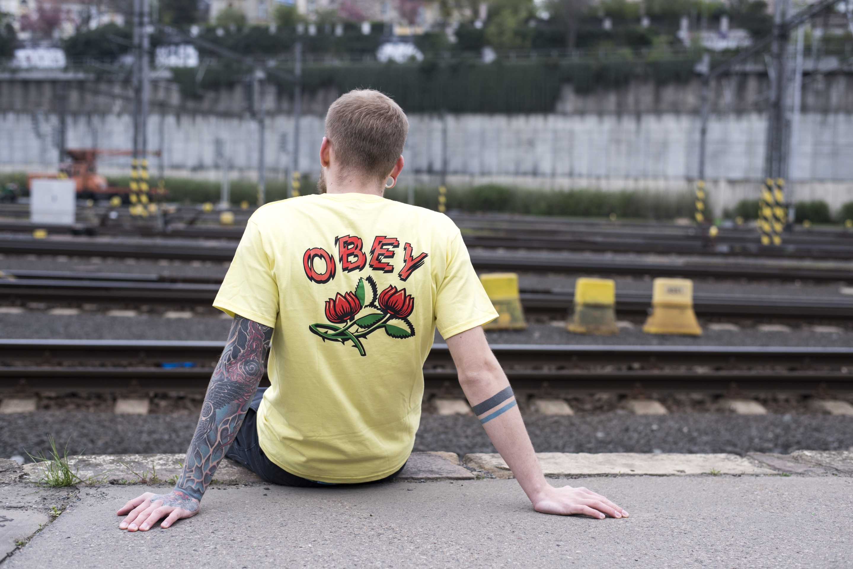 Triko OBEY Briar Tee Lemon 163081926-LEM
