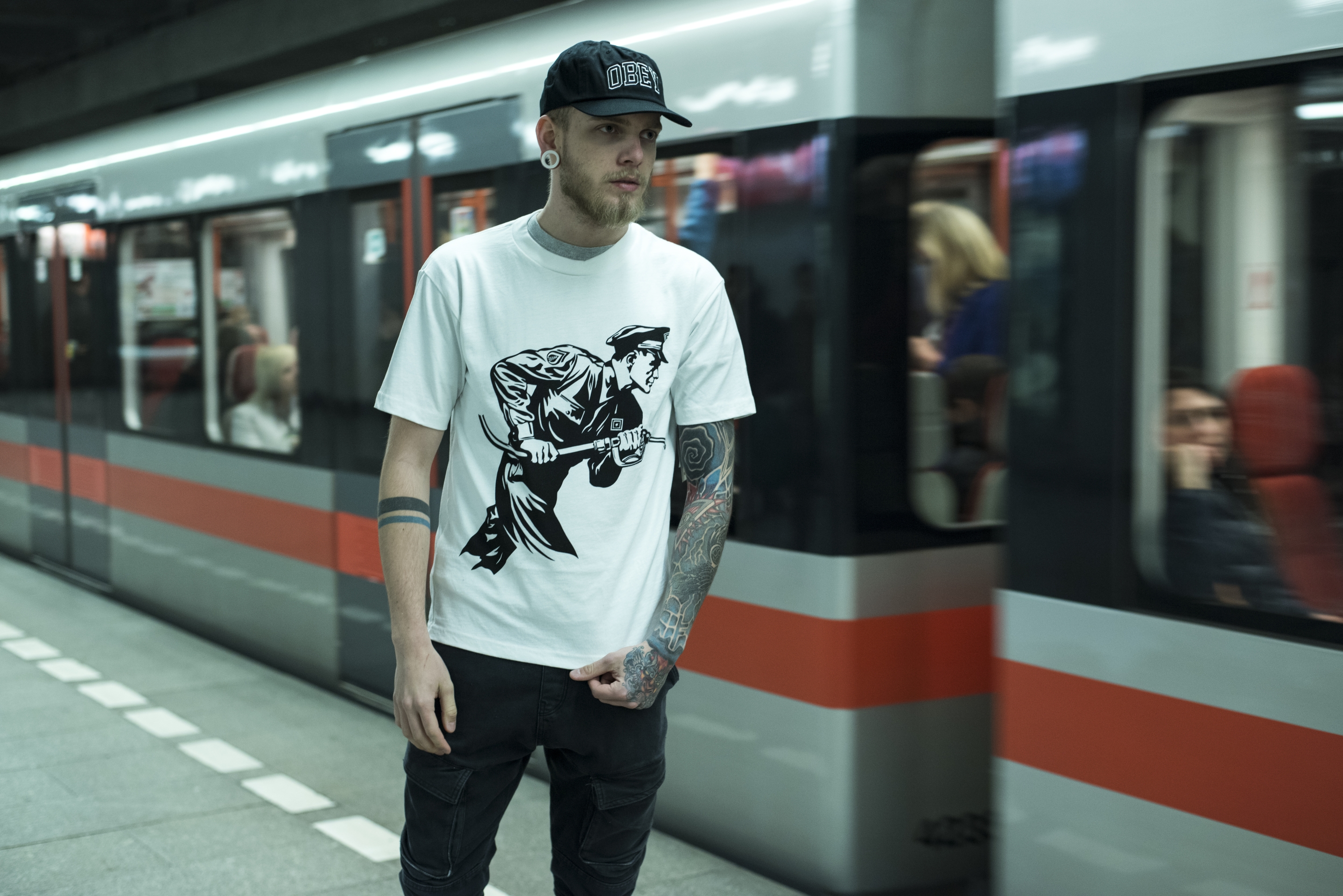 Triko OBEY Never Stop Charging Tee White 167291946-WHT