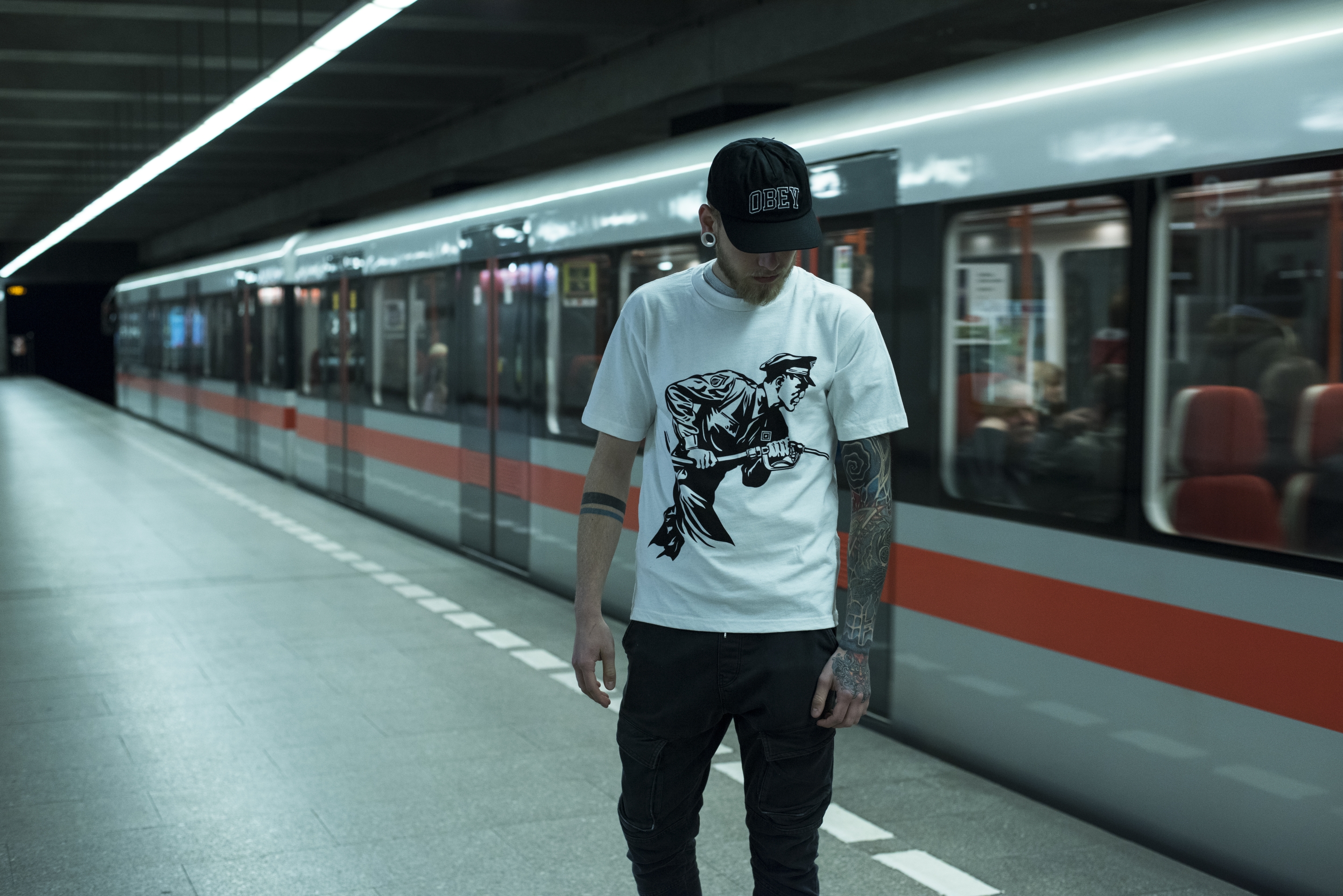 Triko OBEY Never Stop Charging Tee White 167291946-WHT