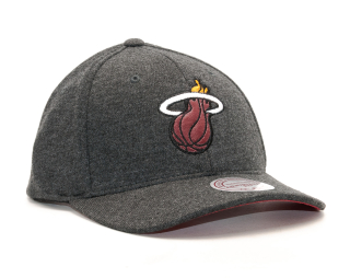Kšiltovka Mitchell & Ness Sweat Miami Heat Black Snapback