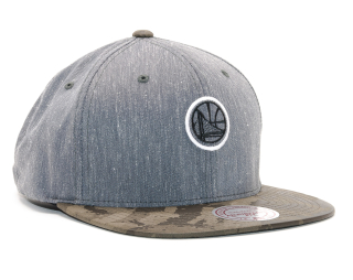 Kšiltovka Mitchell & Ness Trench 110 SB Golden State Warriors Charcoal/Camo Snapback