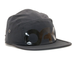 Kšiltovka Oakley Mark II 5 Panel Blackout Strapback