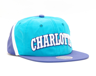 Kšiltovka Mitchell & Ness Charlotte Hornets Anorak Light Blue/Purple Snapback