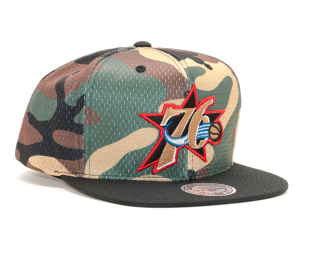 Kšiltovka Mitchell & Ness Philadelphia 76ers Woodland "COVER" Camo/Black Snapback