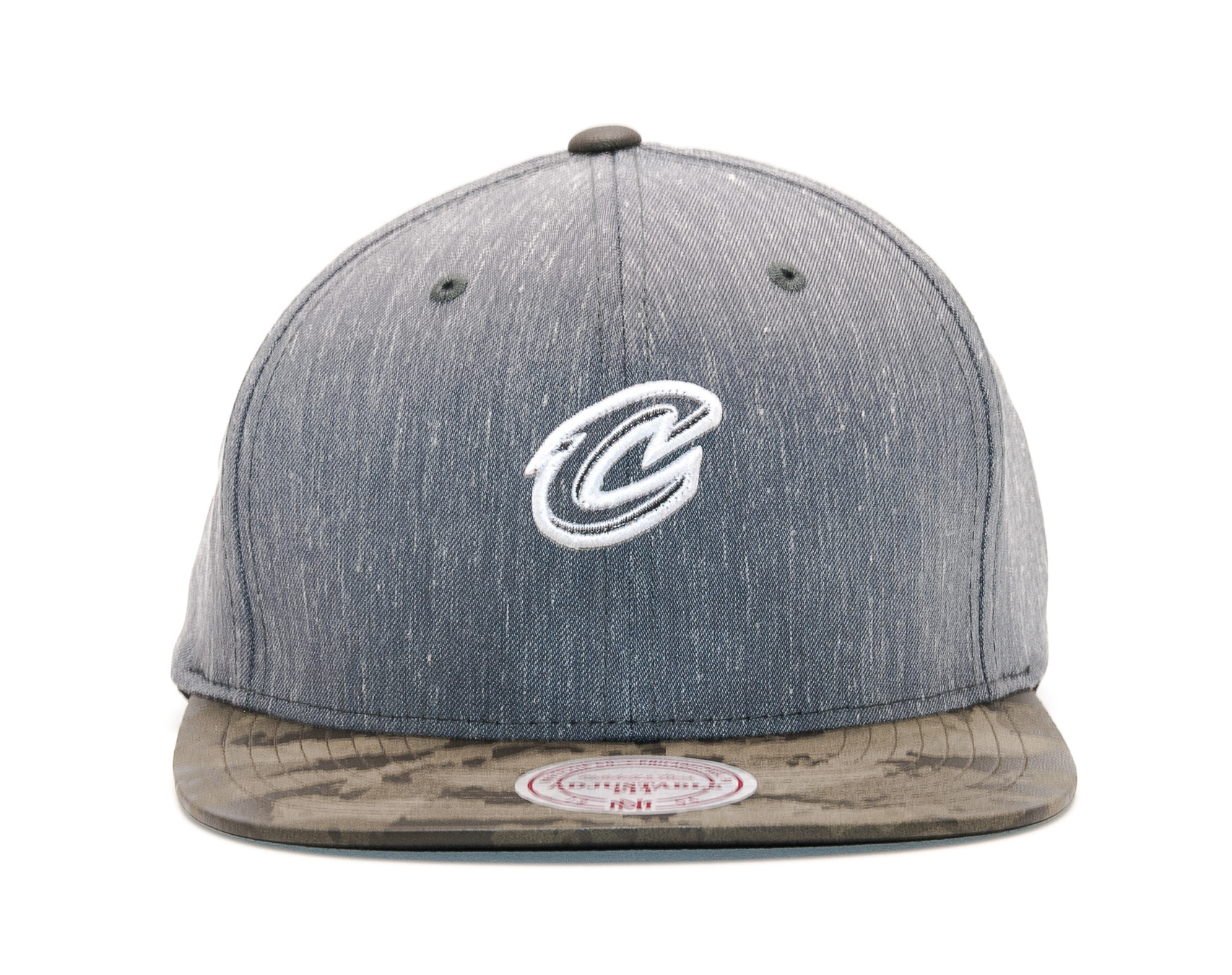 Kšiltovka Mitchell & Ness Trench 110 SB Cleveland Cavaliers Charcoal/Camo Snapback