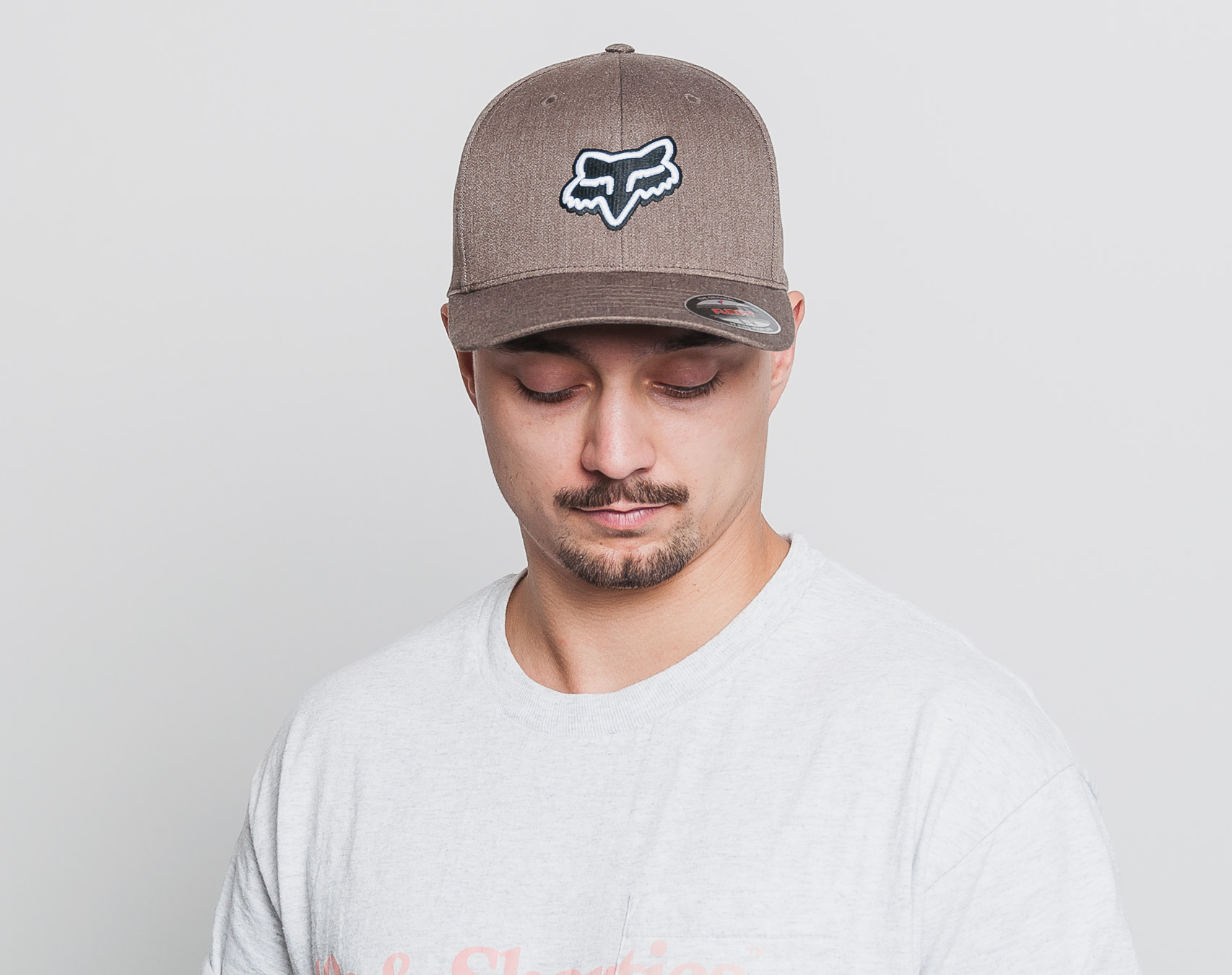 Kšiltovka FOX Transfer Flexfit Bark