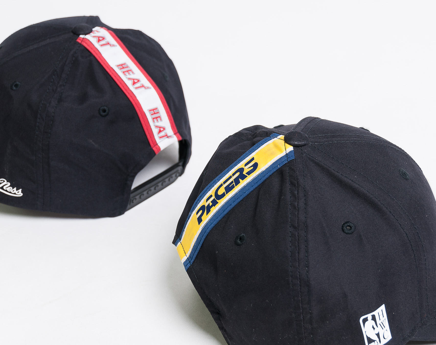 Kšiltovka Mitchell & Ness Indiana Pacers Hardwood Classic Taped Black Snapback