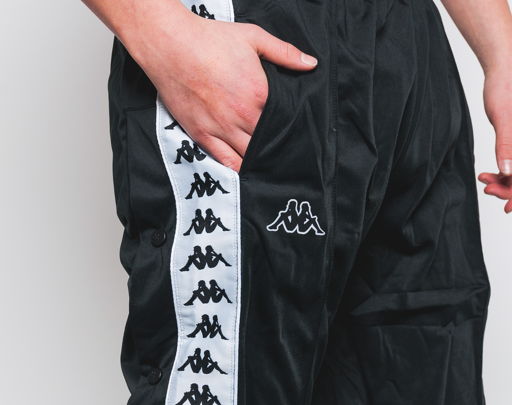 Tepláky Kappa Banda Astoria Snaps Slim Black/White 303KUE0 AE2