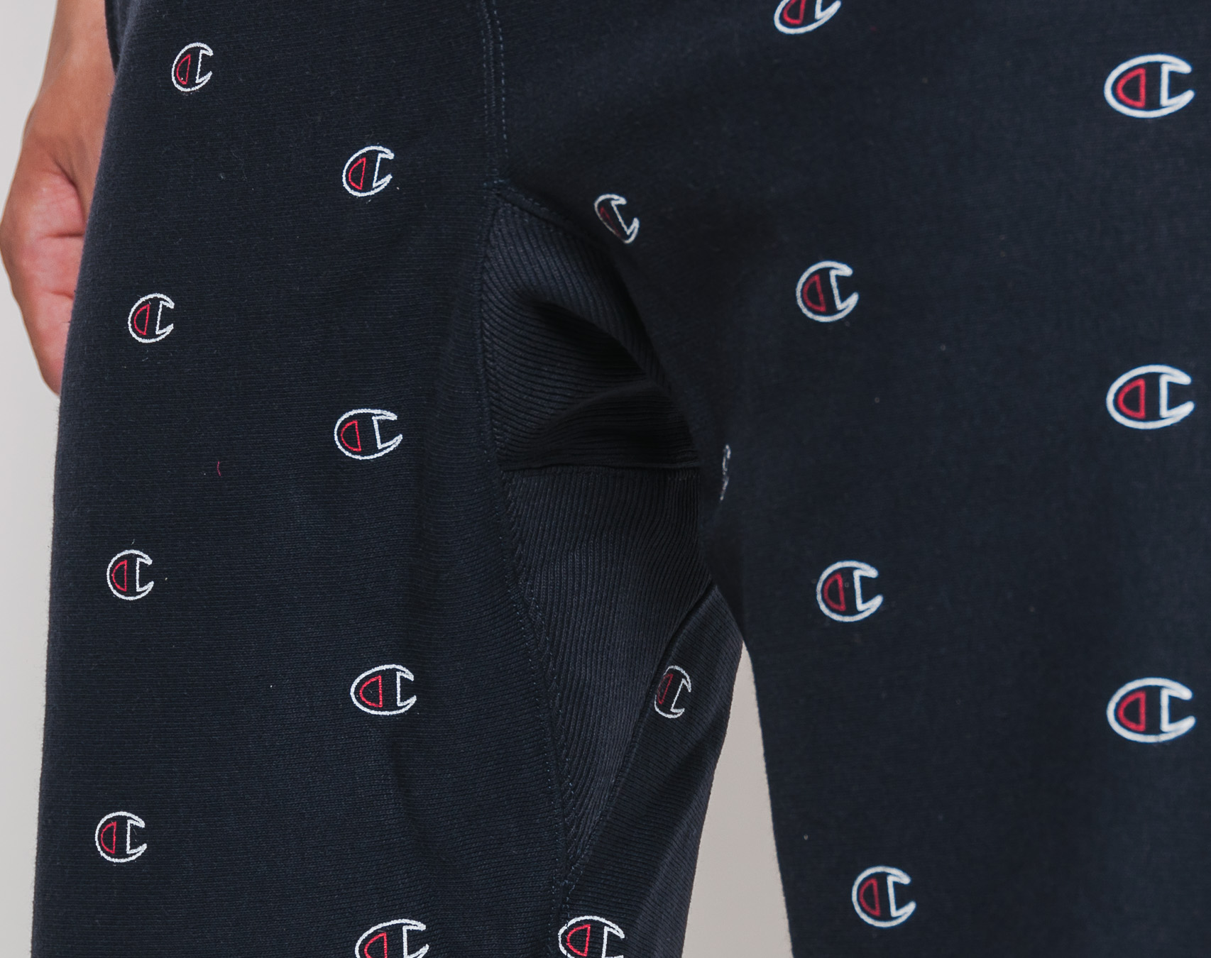 Tepláky Champion Mini Logo All Over Print Navy 210980 BS501 NNY