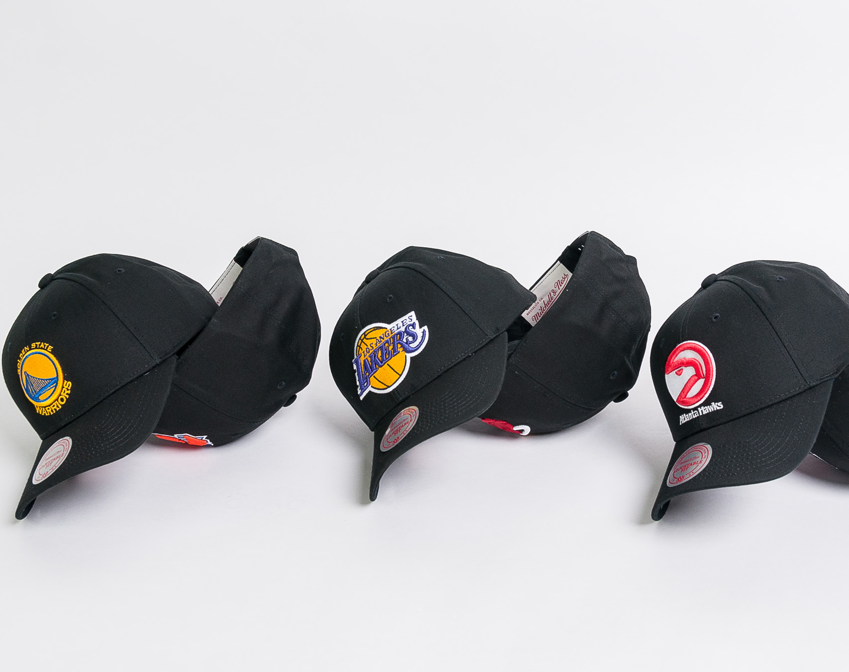 Kšiltovka Mitchell & Ness Team Logo Low Pro Atlanta Hawks Black Snapback