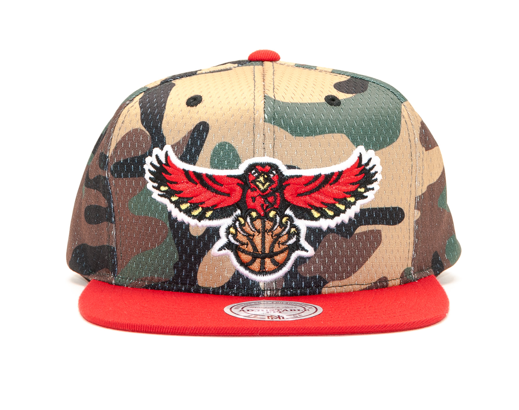 Kšiltovka Mitchell & Ness Atlanta Hawks Woodland "COVER" Camo/Red Snapback