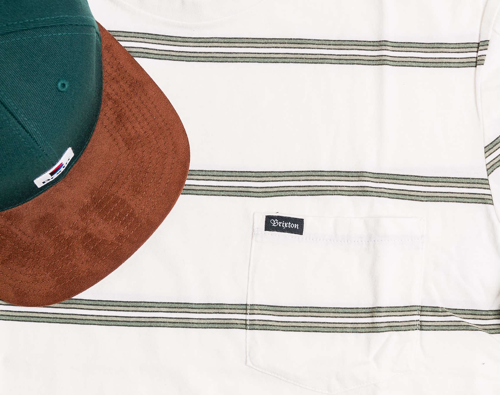 Triko s kapsou BRIXTON Hilt Washed Short Sleeve Pocket Off White/Pine