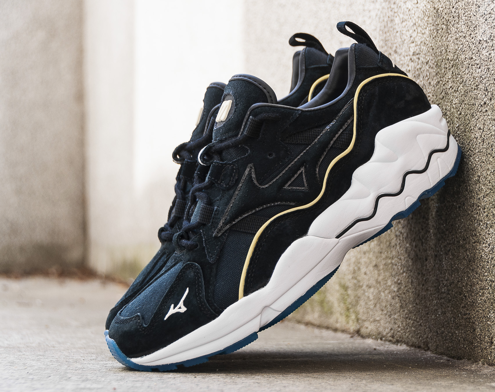 Boty Mizuno Wave Rider 1 PREMIUM Black/Black/Wood Ash OP181007593