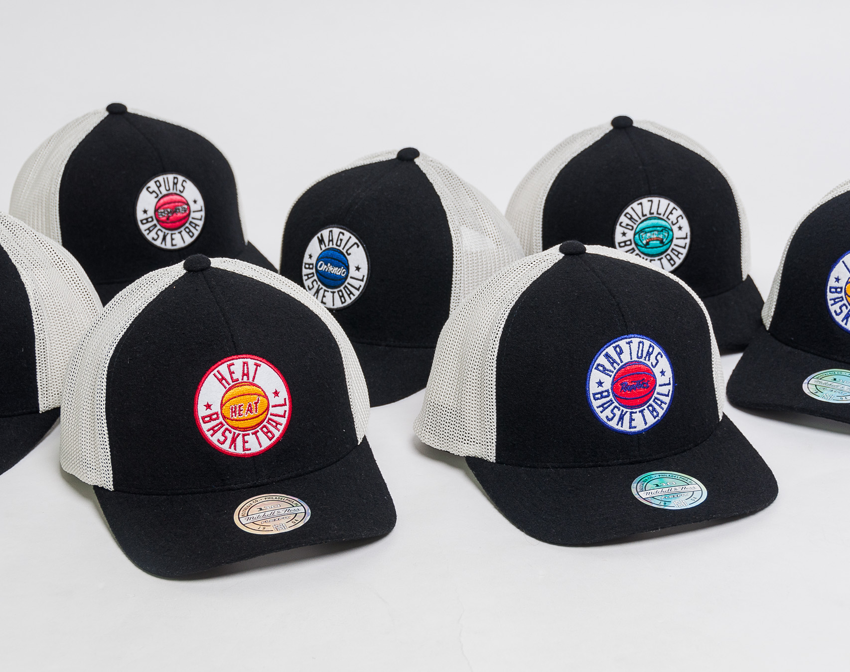 Kšiltovka Mitchell & Ness Patch 110 SB Toronto Raptors Black/White Snapback