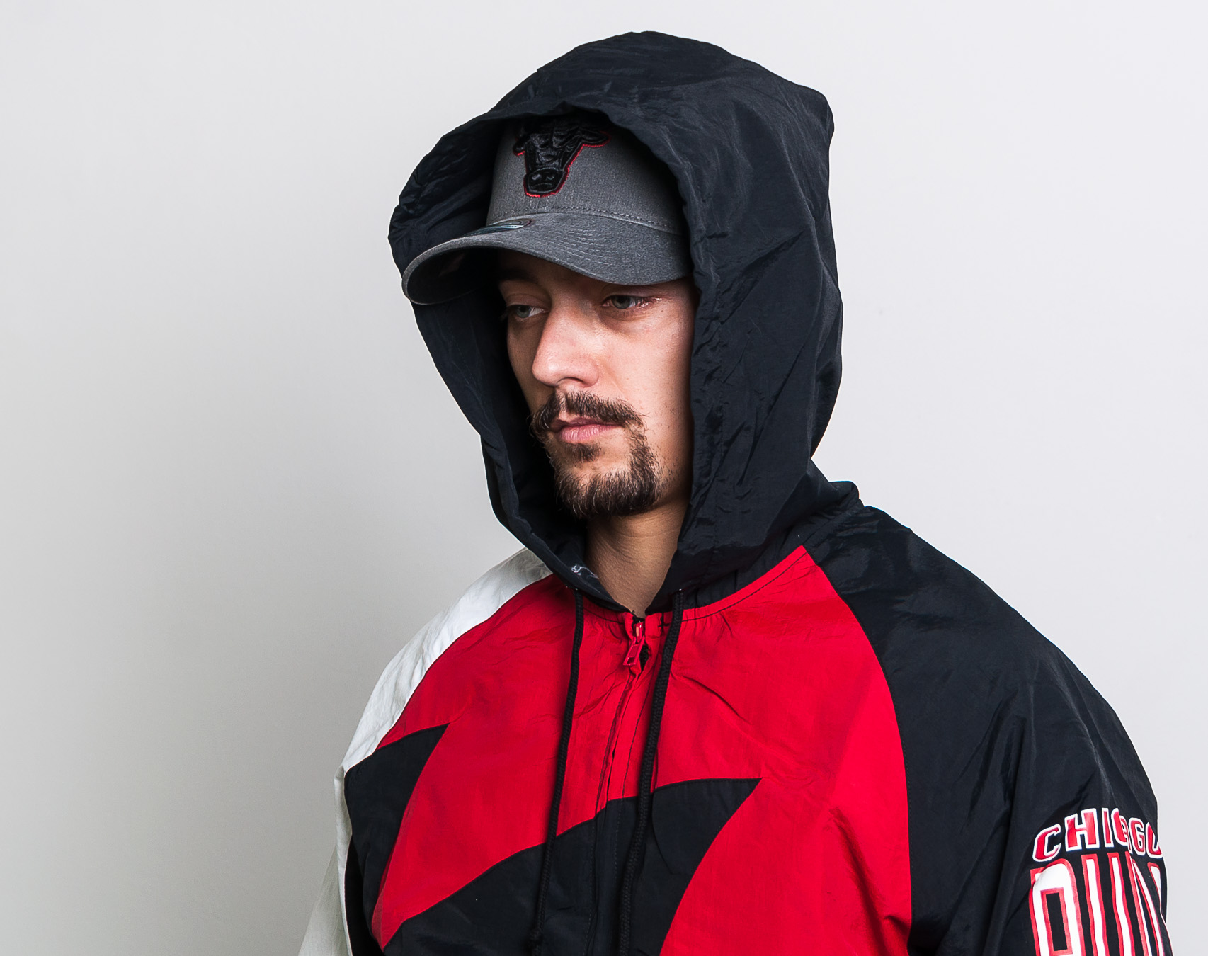 Bunda pánská Mitchell & Ness Chicago Bulls Shark Tooth Jacket Black/Red/White