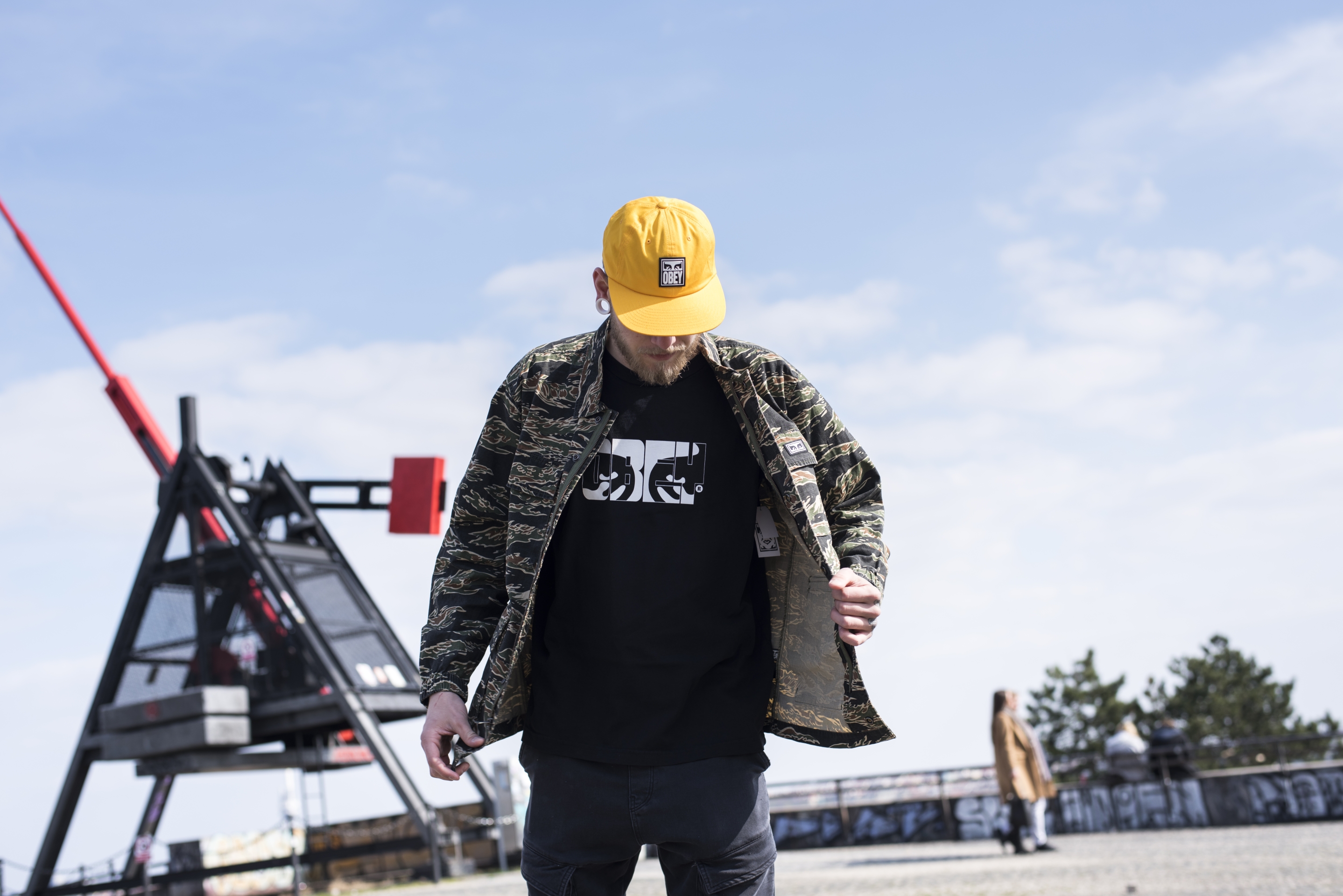 Kšiltovka OBEY Vanish 6 Panel Energy Yellow Snapback