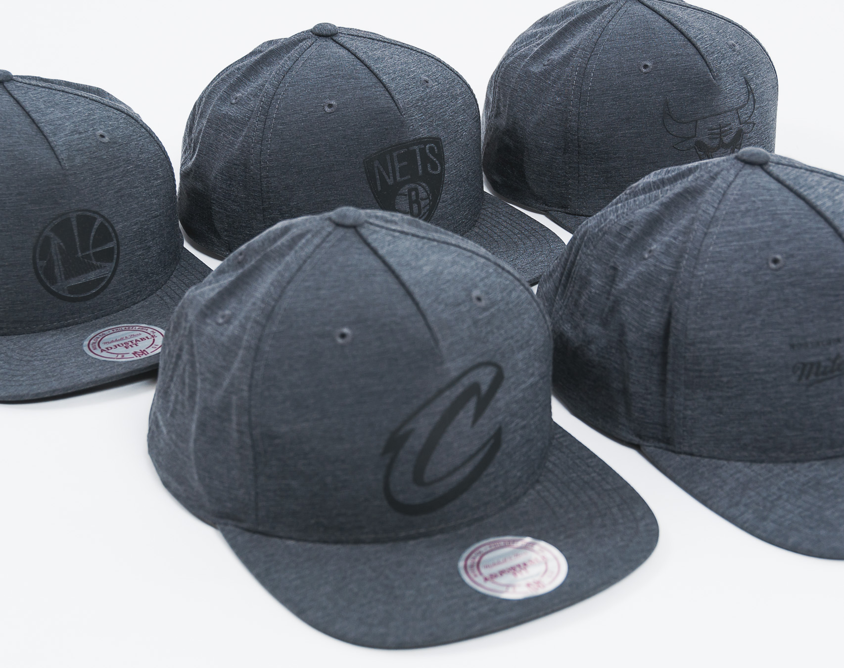 Kšiltovka Mitchell & Ness Active Cleveland Cavaliers Grey Snapback