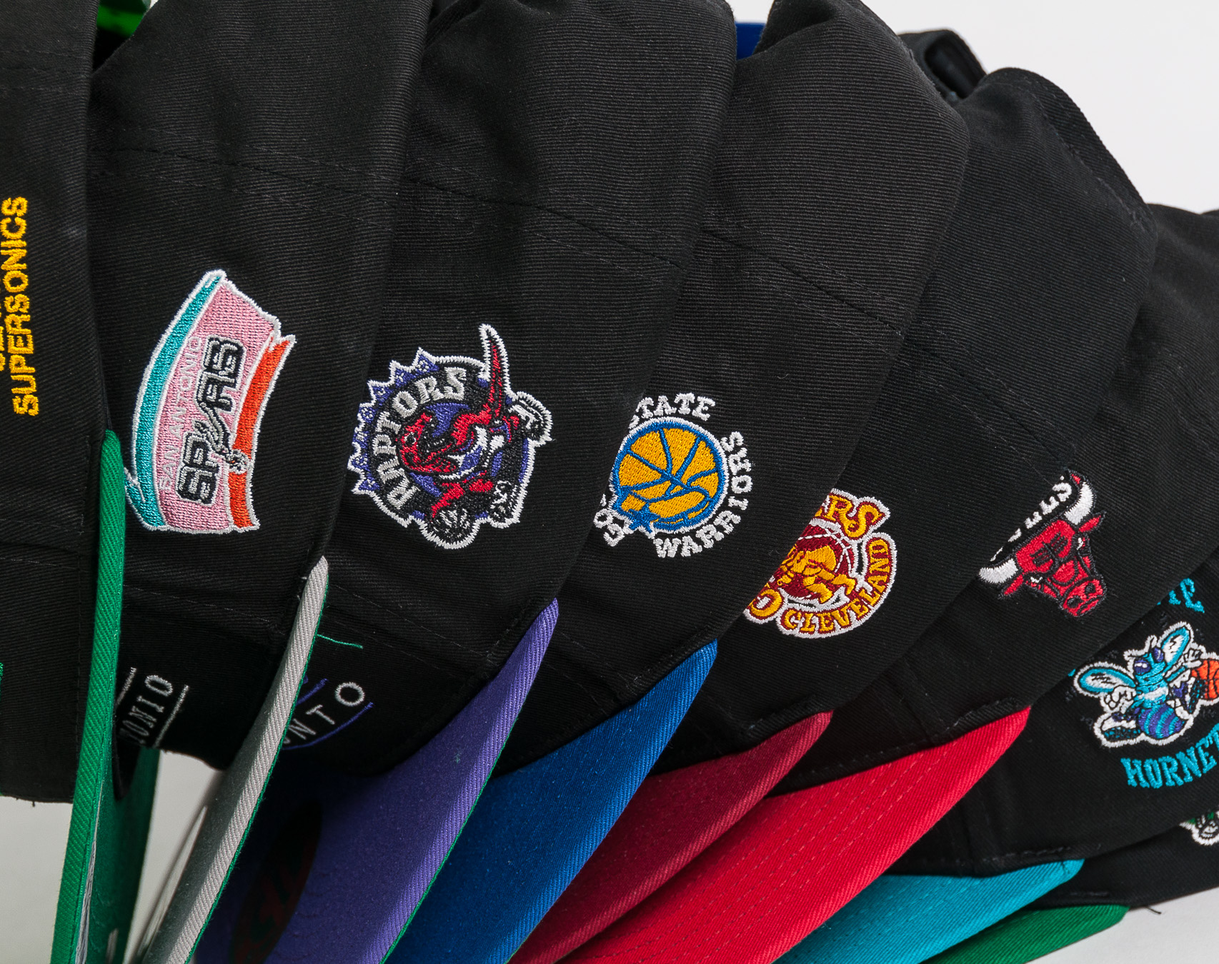 Kšiltovka Mitchell & Ness Horizon Charlotte Hornets Black/Turquoise Snapback
