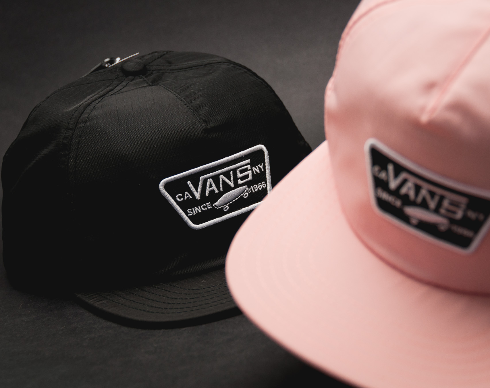 Kšiltovka VANS Rebel Riders Blossom Clipback