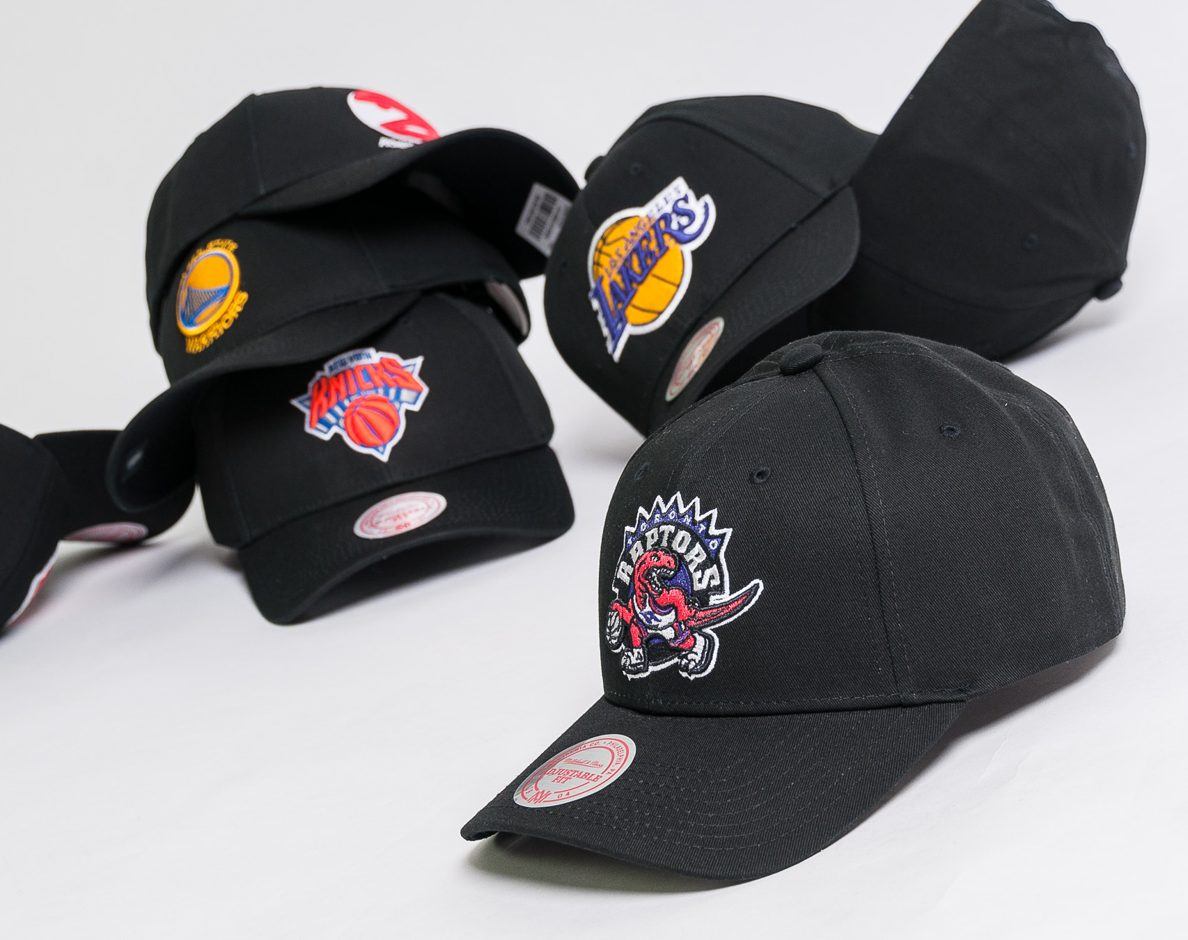 Kšiltovka Mitchell & Ness Team Logo Low Pro Golden State Warriors Black Snapback