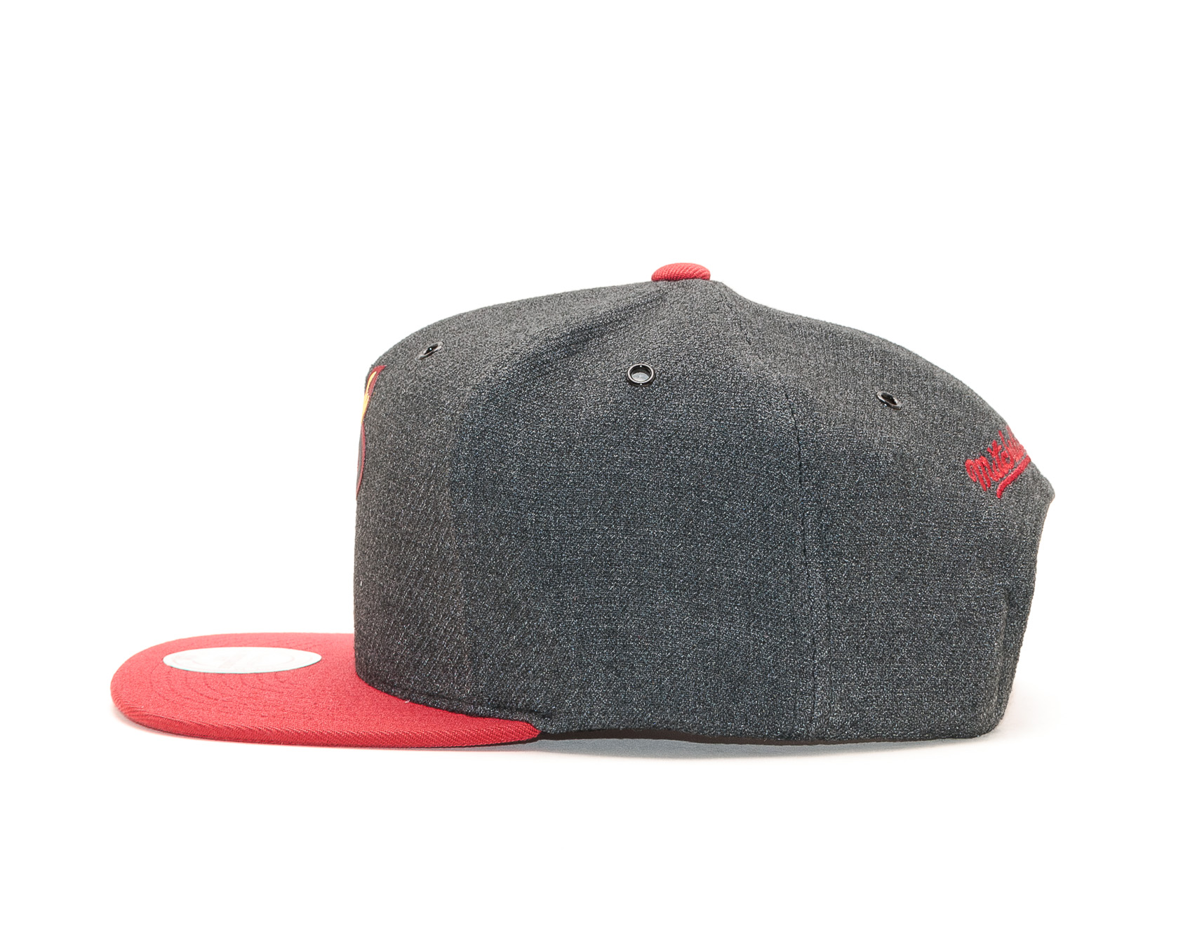 Kšiltovka Mitchell & Ness Miami Heat Hardwood Classic Woven Reflective Charcoal/Red Snapback