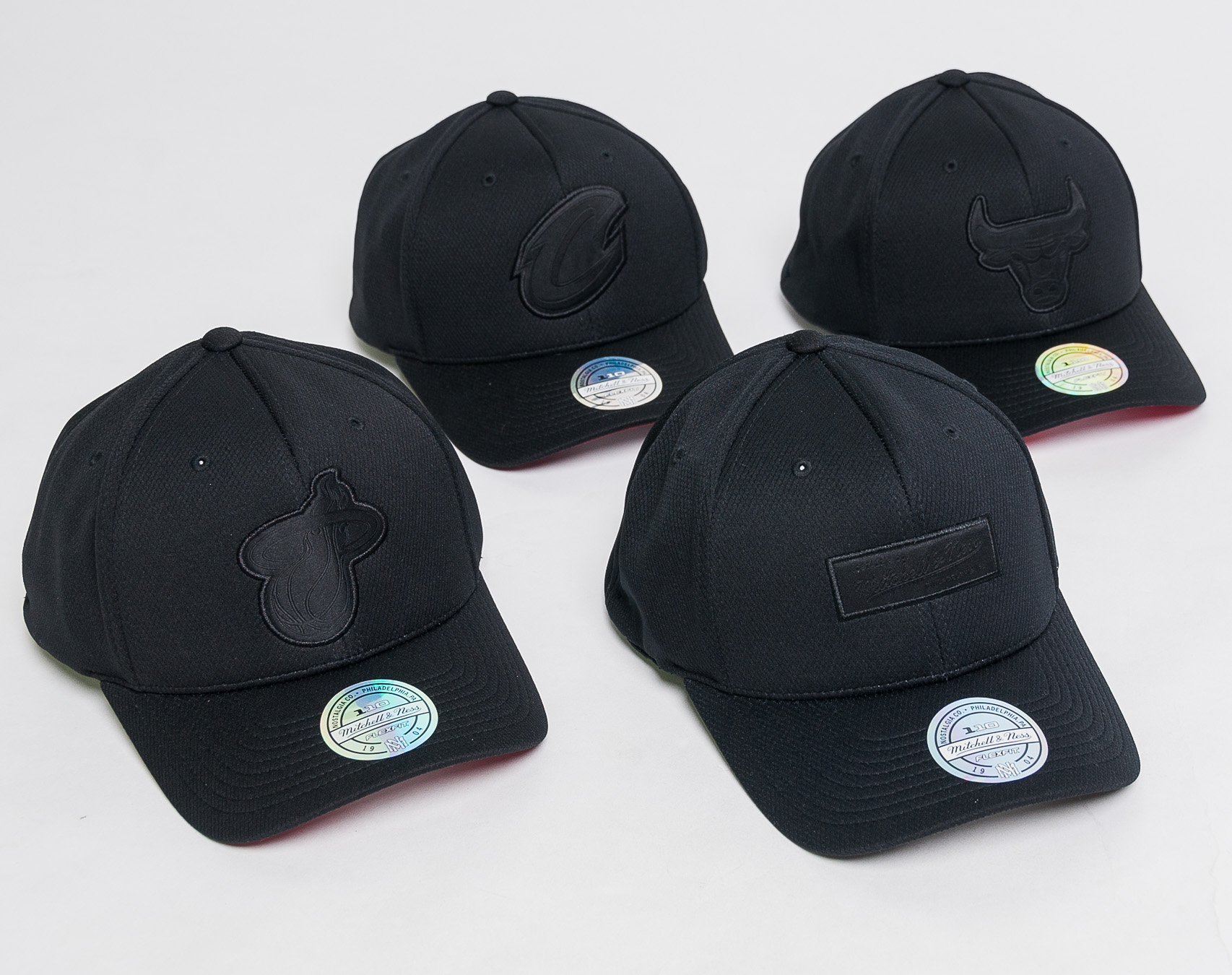 Kšiltovka Mitchell & Ness Hybrid Jersey 110 SB Chicago Bulls Black Snapback