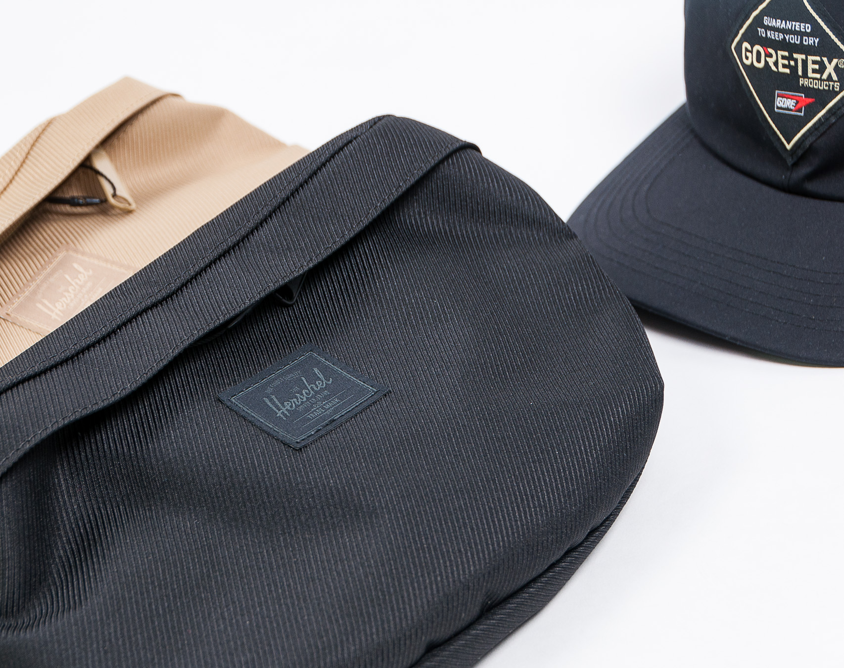 Kšiltovka Herschel Supply Brighton Gore Tex Navy Snapback 1107-0720