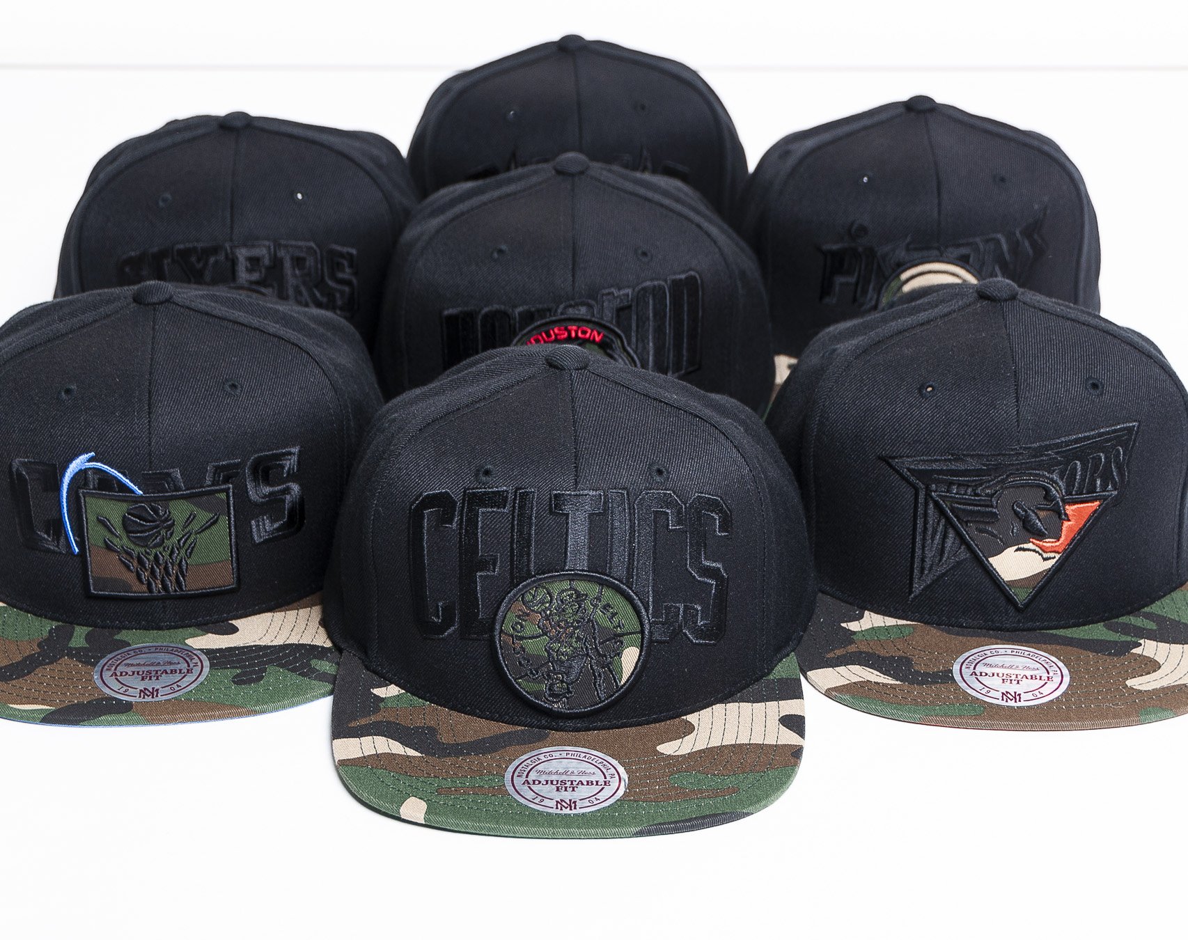 Kšiltovka Mitchell & Ness Cleveland Cavaliers 403 Blind Camo Snapback