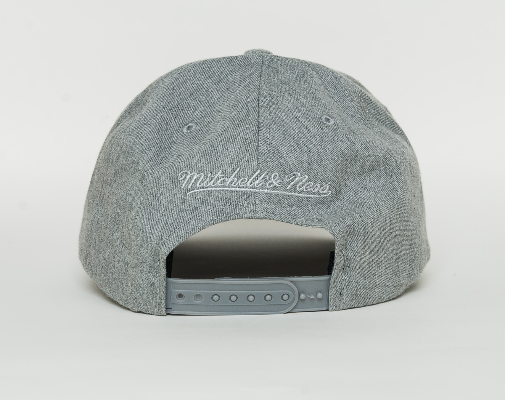 Kšiltovka Mitchell & Ness Team Logo Low Pro Chicago Bulls Grey Snapback