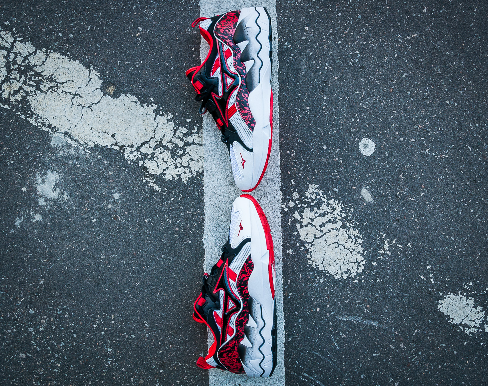 Boty Mizuno Wave Rider 1 White/Black/High Risk Red D1GA192509