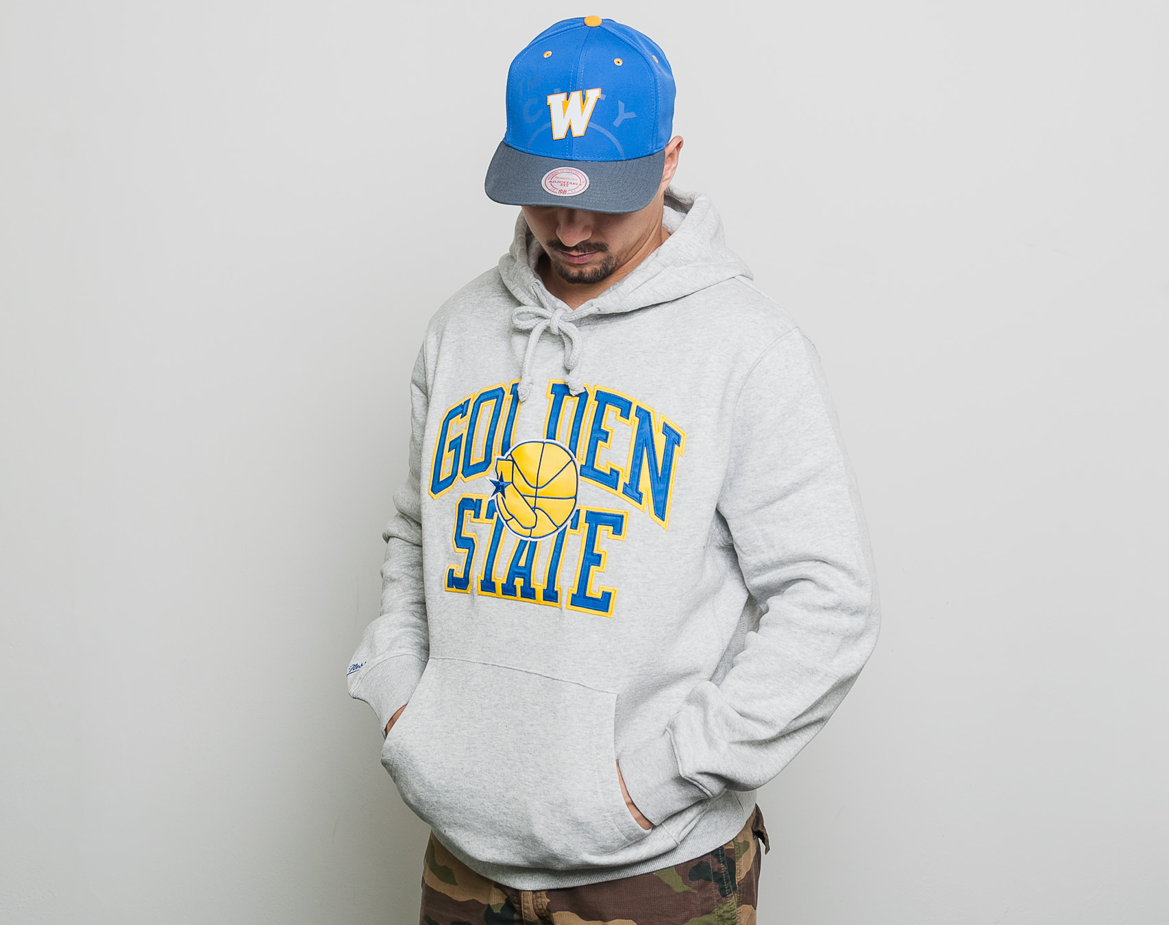 Mikina S Kapucí Mitchell & Ness Play Off Win Hoody Golden State Warriors Grey
