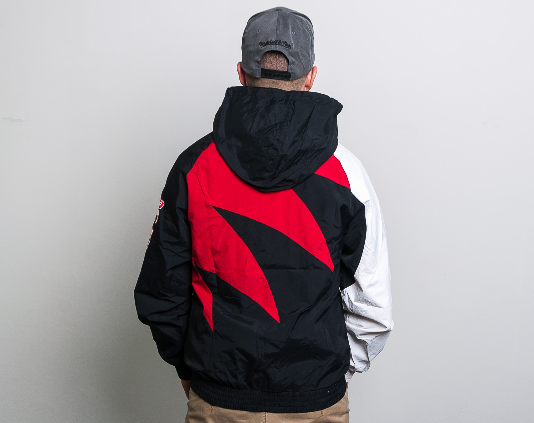 Bunda pánská Mitchell & Ness Chicago Bulls Shark Tooth Jacket Black/Red/White