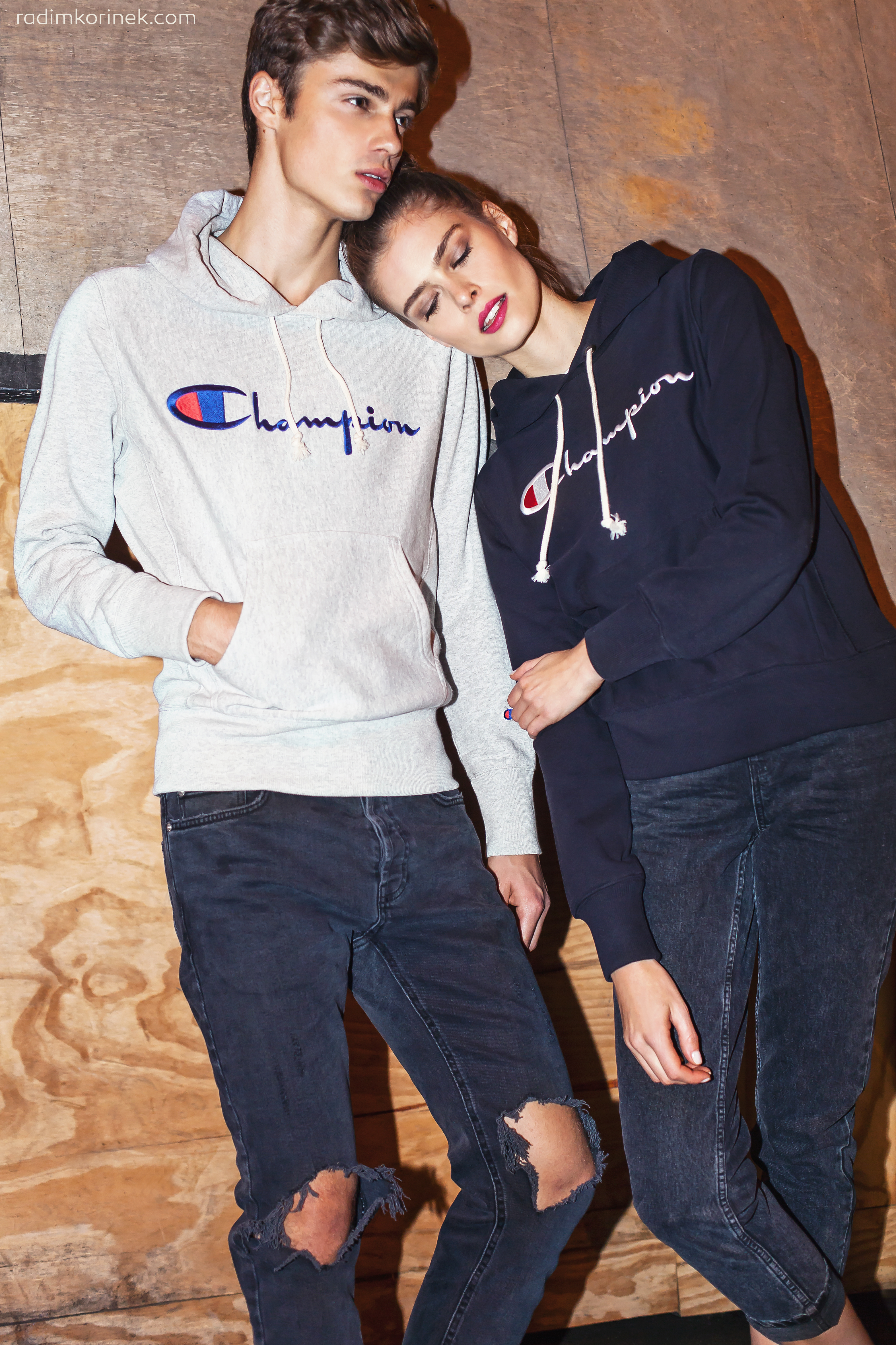 Mikina S Kapucí Champion Hooded Classic Logo Sweatshirt Grey 210967-LOXGM