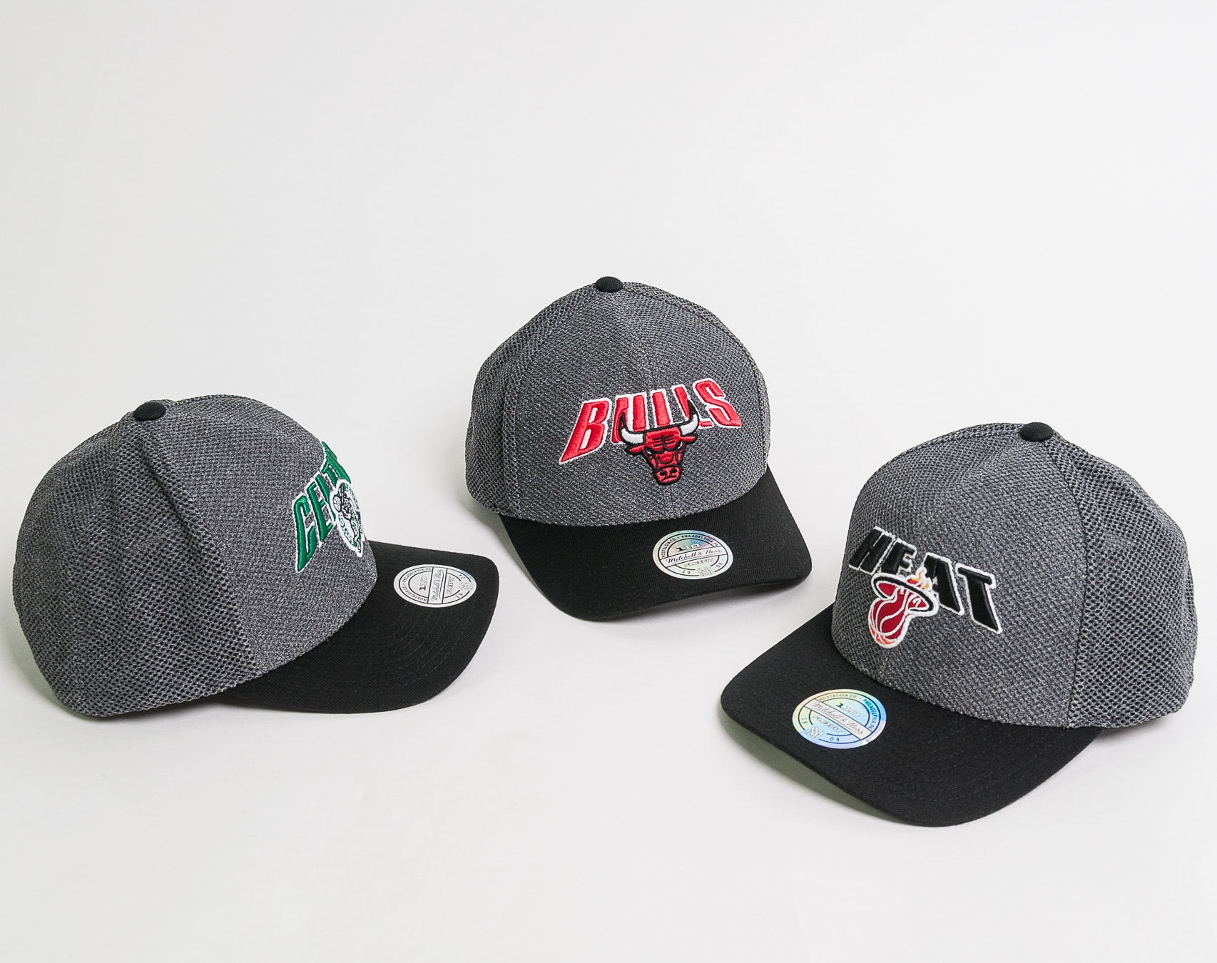 Kšiltovka Mitchell & Ness Flashback 110 SB Miami Heat Charcoal/Black Snapback