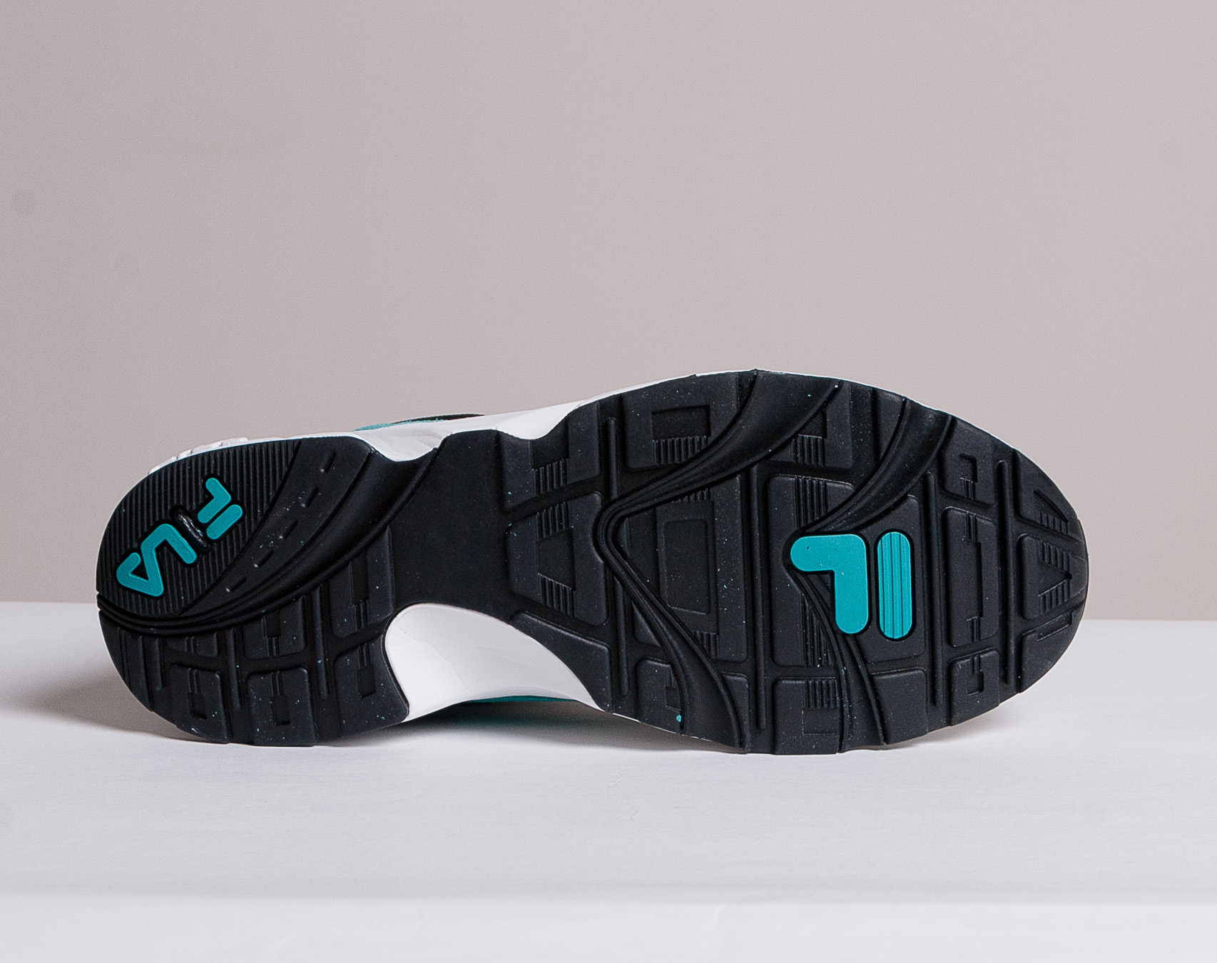Boty FILA V94M Low Black/Blue Curacao/Violet Tulip 1010573 11P