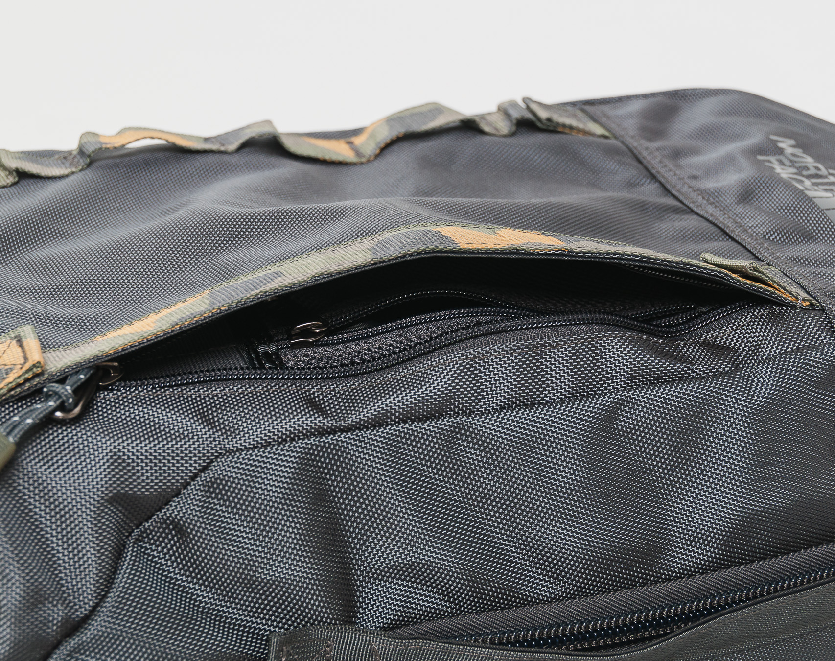 Batoh The North Face Lineage 20L Asphalt Grey T93KUL03B