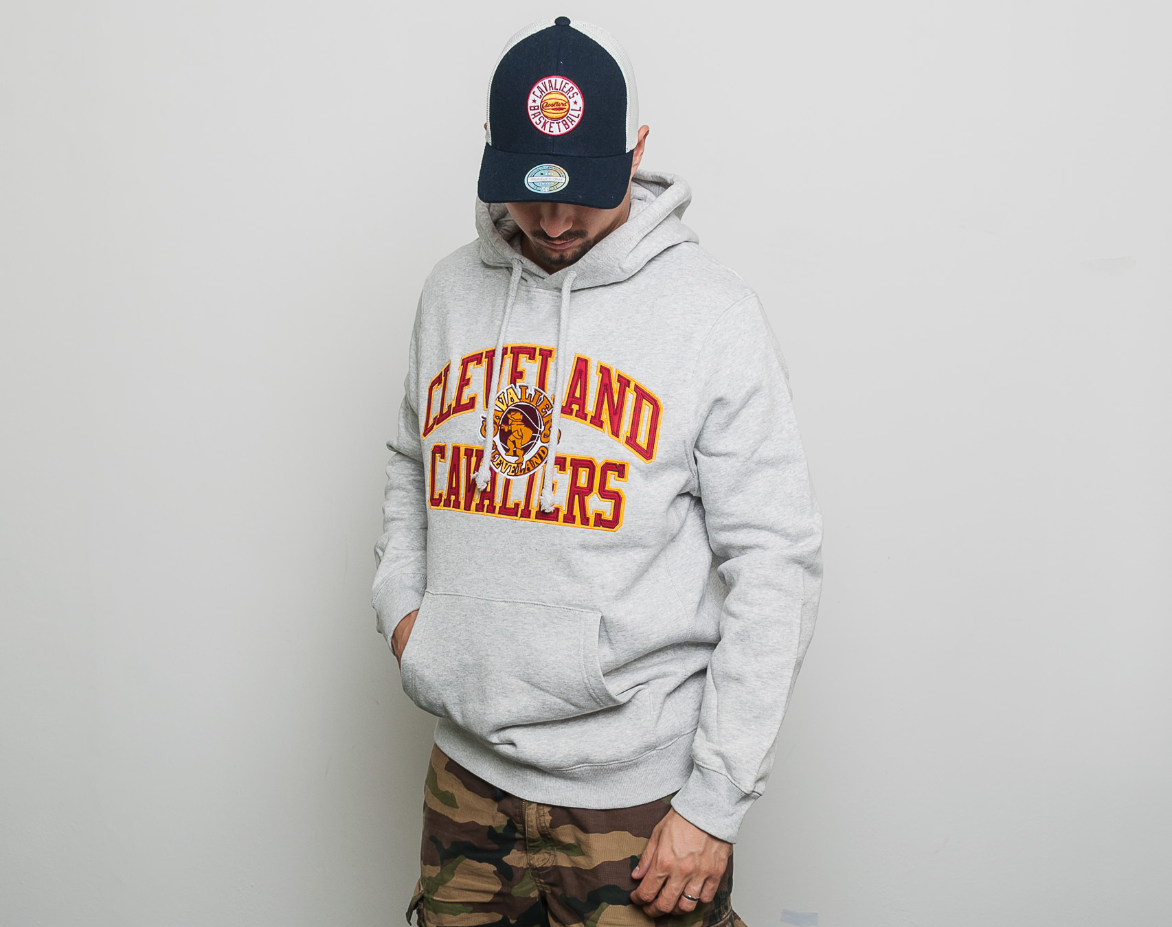 Mikina S Kapucí Mitchell & Ness Play Off Win Hoody Cleveland Cavaliers Grey