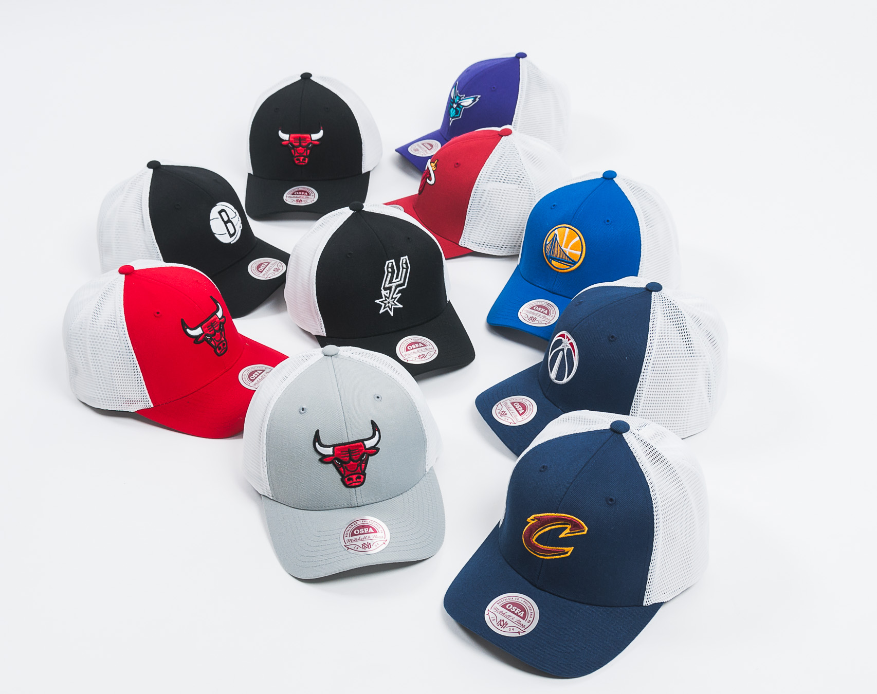 Kšiltovka Mitchell & Ness Mesh Flex Trucker Cleveland Cavaliers Navy