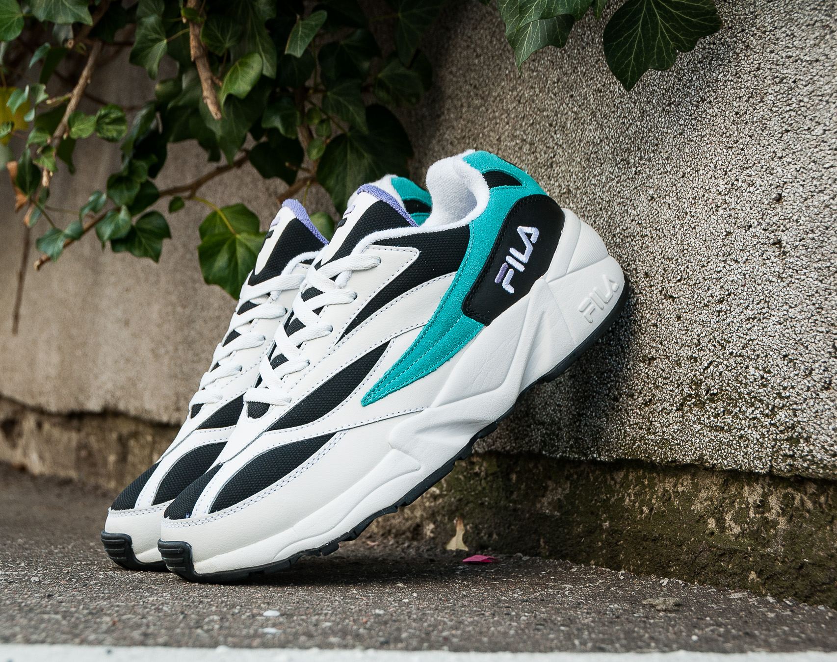 Boty FILA V94M Low Black/Blue Curacao/Violet Tulip 1010573 11P