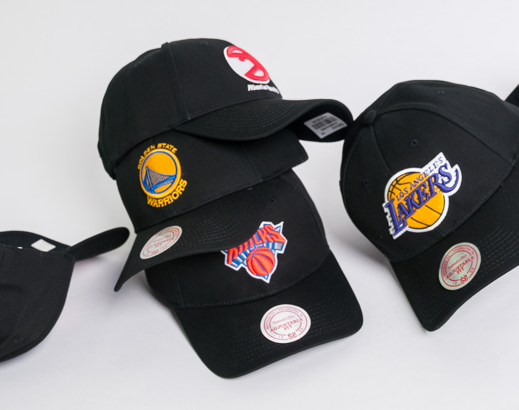 Kšiltovka Mitchell & Ness Team Logo Low Pro Atlanta Hawks Black Snapback