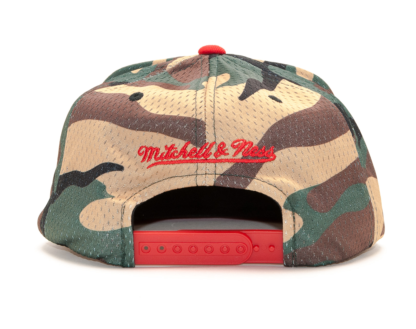 Kšiltovka Mitchell & Ness Atlanta Hawks Woodland "COVER" Camo/Red Snapback