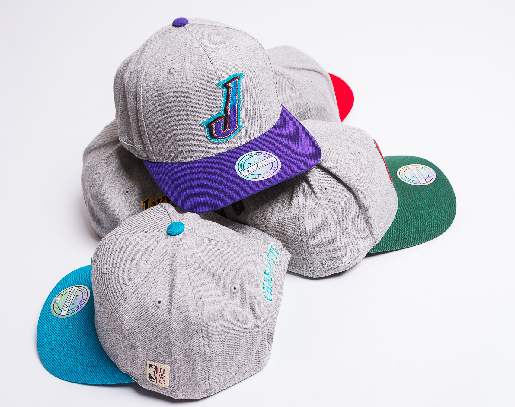 Kšiltovka Mitchell & Ness Charlotte Hornets Hometown Snapback