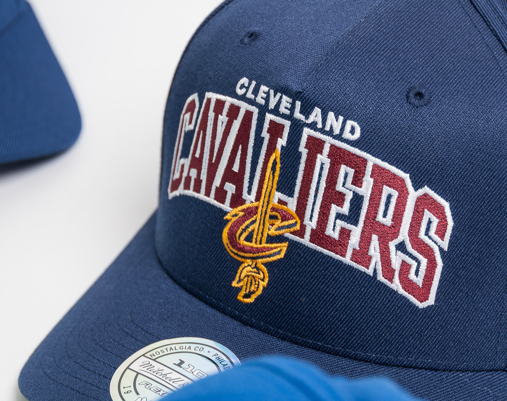 Kšiltovka Mitchell & Ness NBA Team Arch Pinch Panel 110 Cleveland Cavaliers Navy Snapback