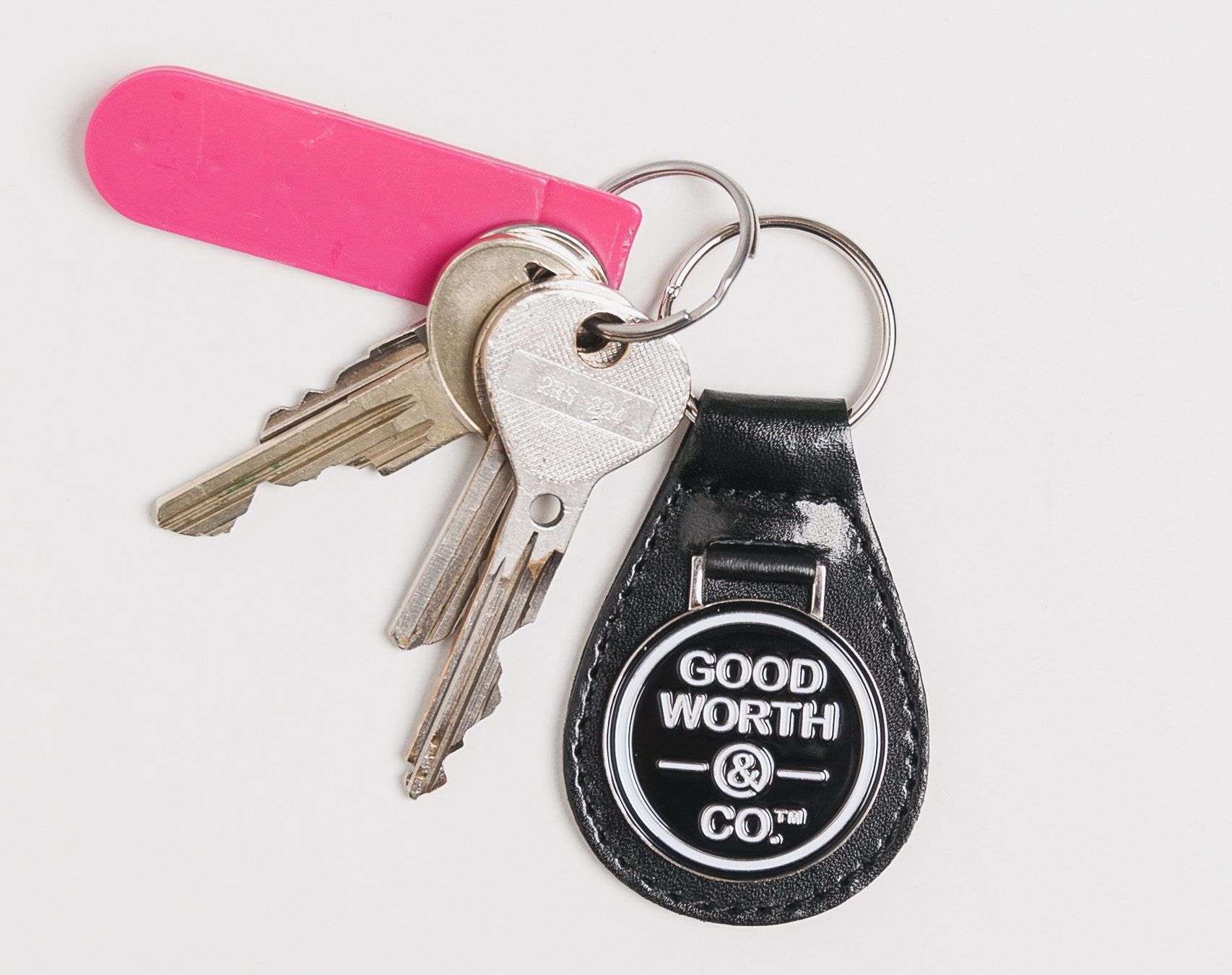Klíčenka Good Worth Logo Keychain