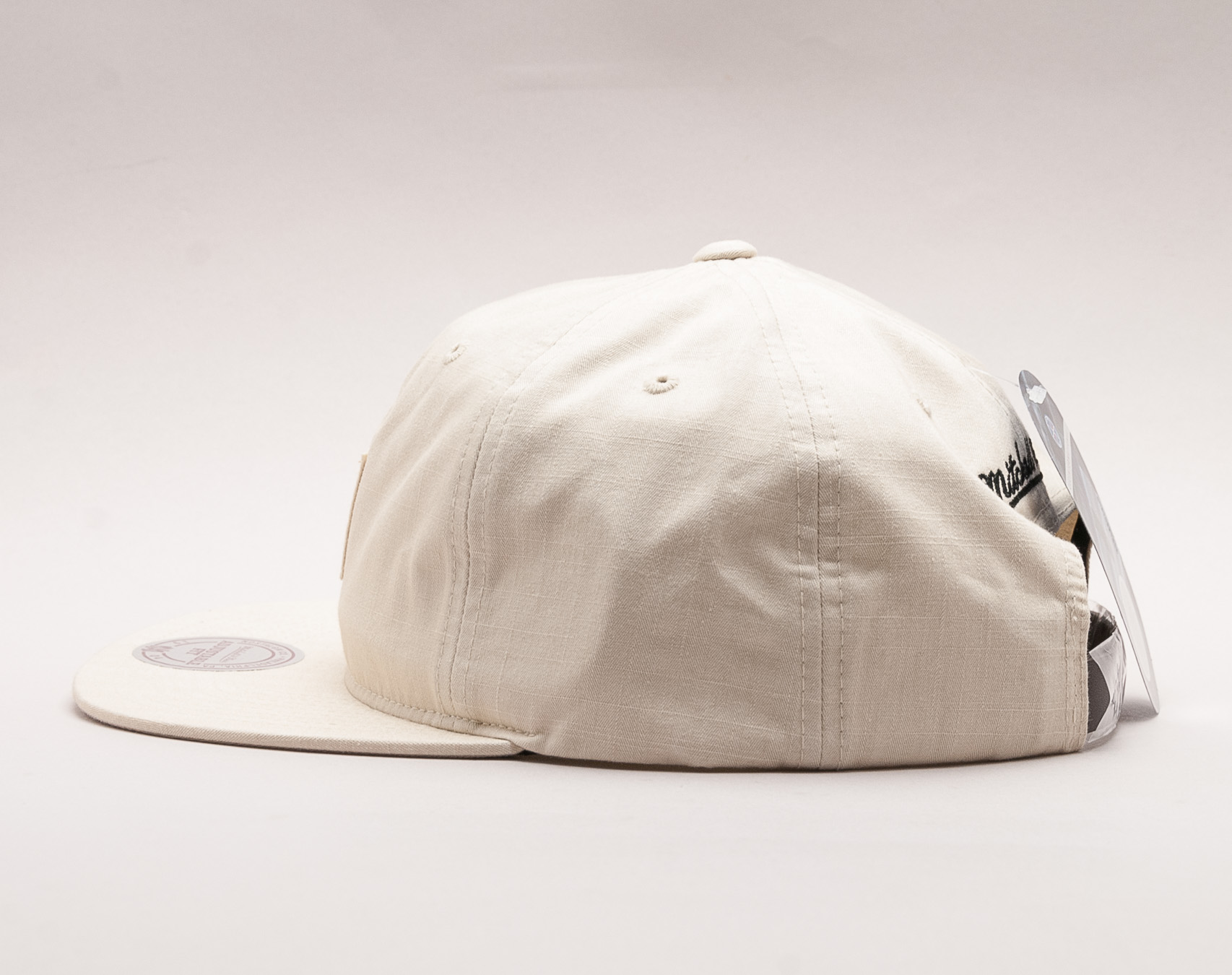 Kšiltovka Mitchell & Ness Cream Low Pro Georgetown Hoyas Strapback