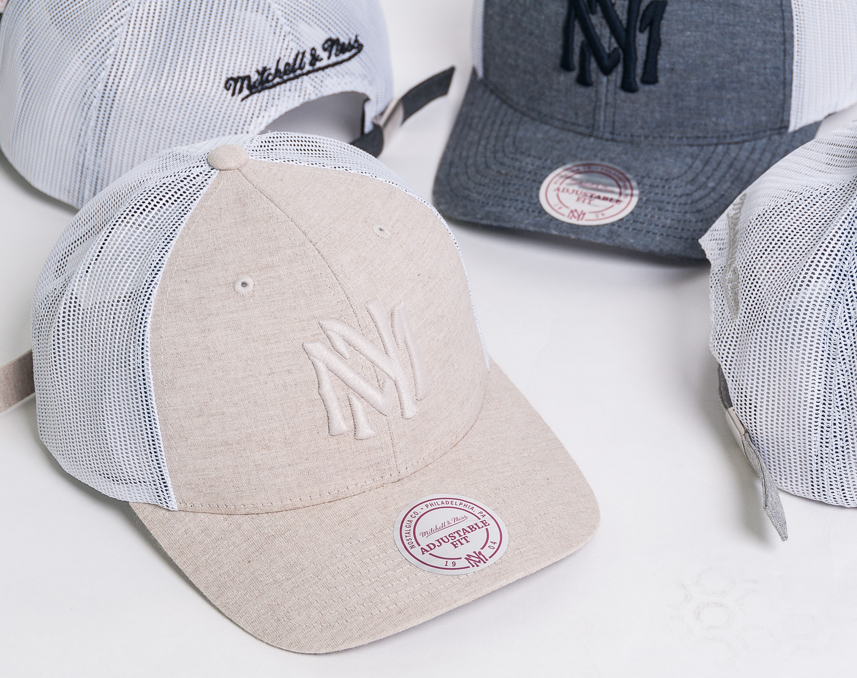 Kšiltovka Mitchell & Ness Tints Dark Grey Snapback