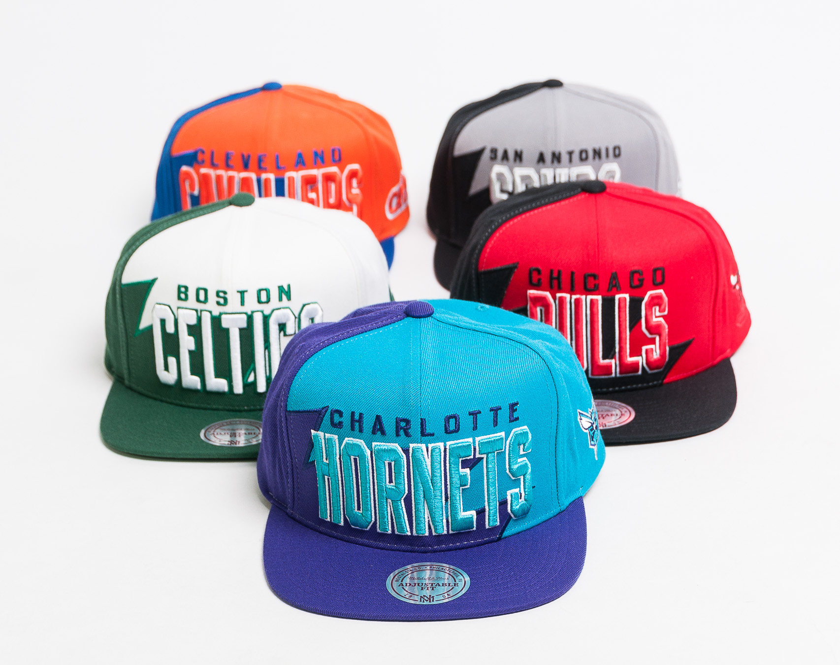 Kšiltovka Mitchell & Ness Charlotte Hornets Shark Tooth Purple/Blue Snapback